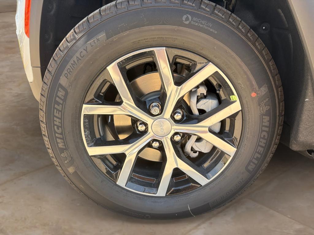 new 2025 Jeep Grand Cherokee car, priced at $42,243
