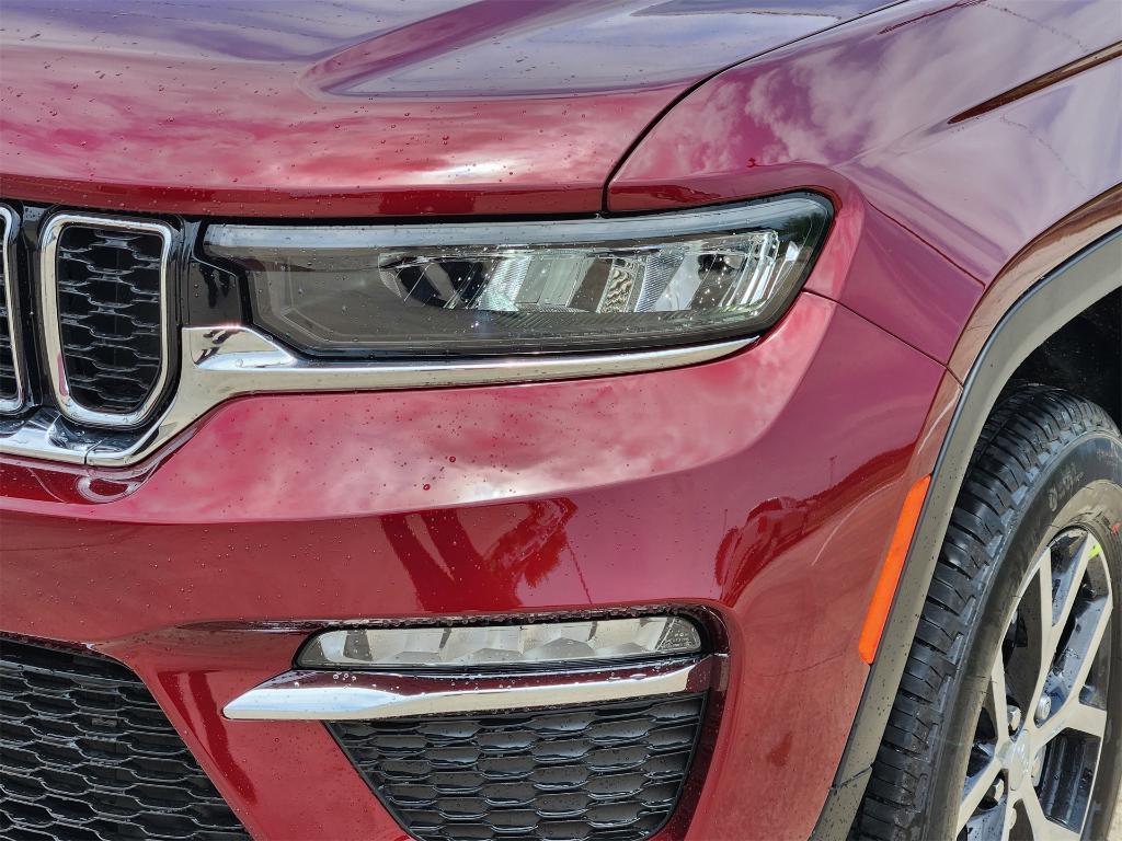 new 2025 Jeep Grand Cherokee car, priced at $42,901