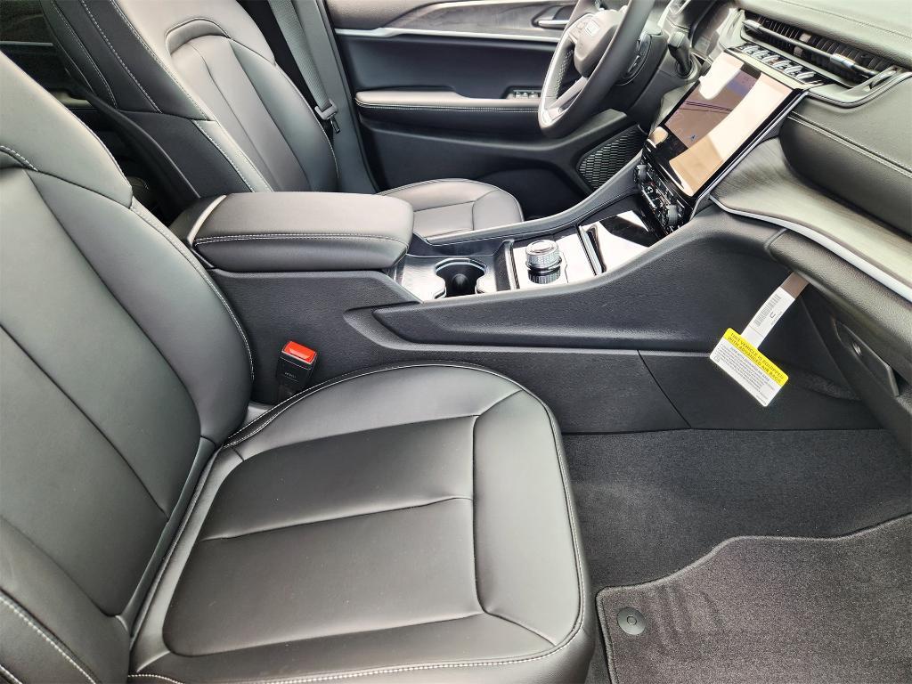 new 2025 Jeep Grand Cherokee car, priced at $42,901