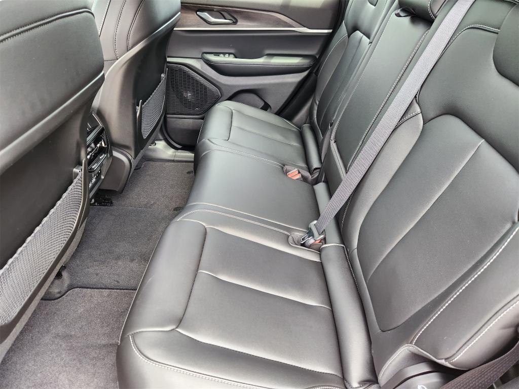 new 2025 Jeep Grand Cherokee car, priced at $42,901
