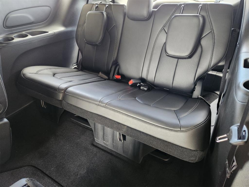 new 2025 Chrysler Pacifica car, priced at $38,652