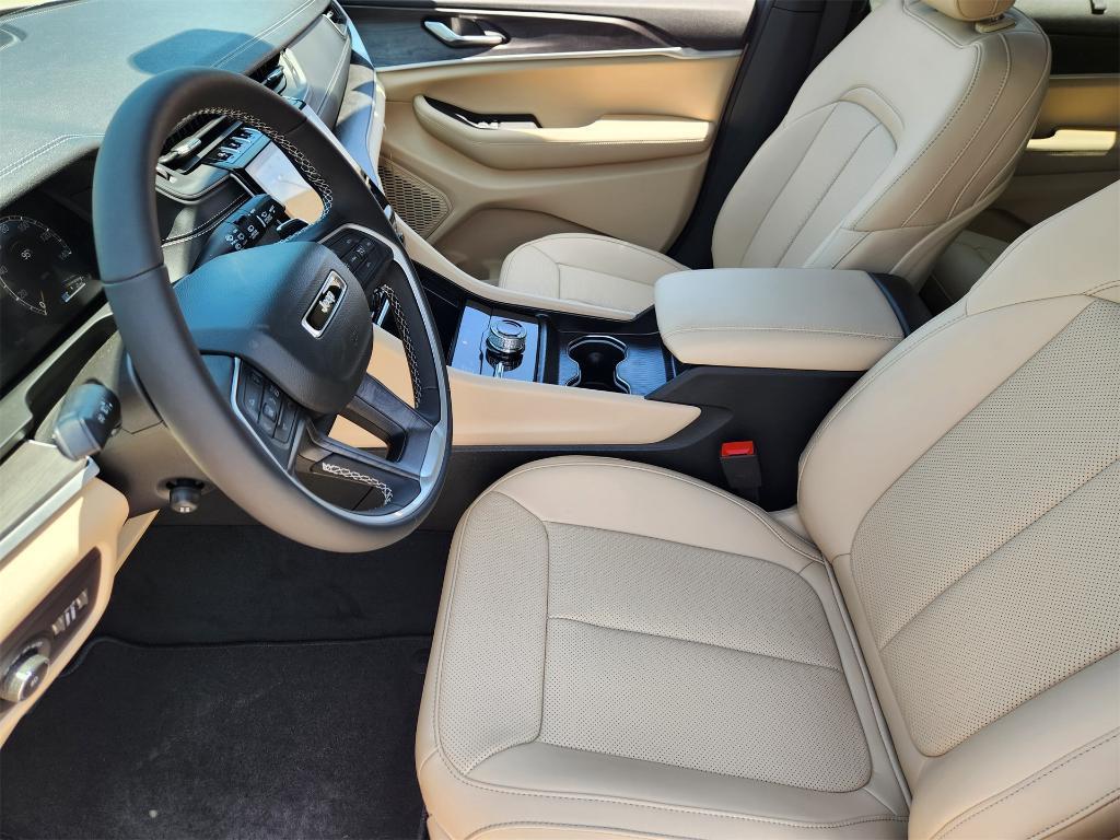 new 2025 Jeep Grand Cherokee L car, priced at $49,011