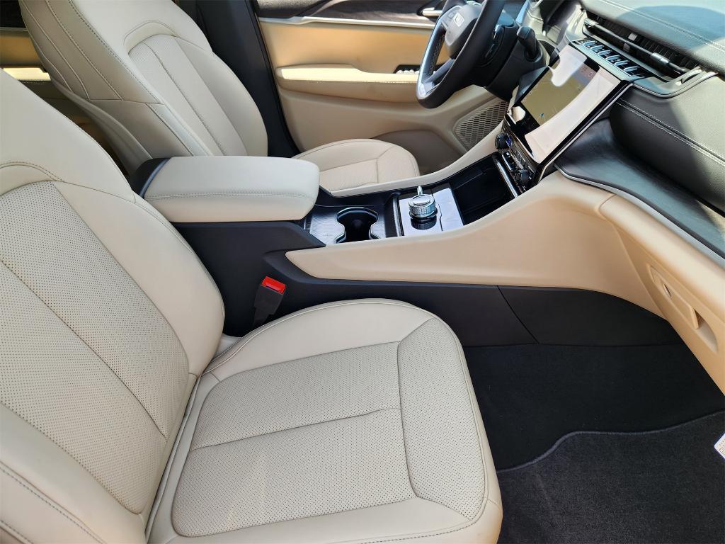 new 2025 Jeep Grand Cherokee L car, priced at $49,011
