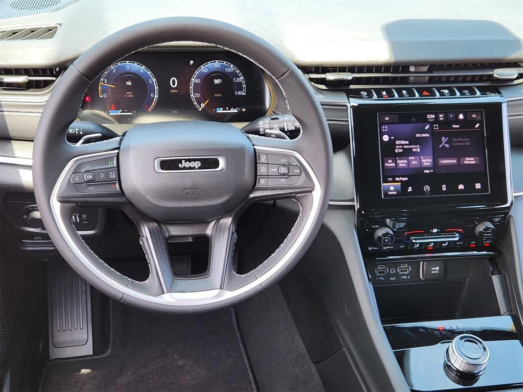 new 2025 Jeep Grand Cherokee car, priced at $37,760