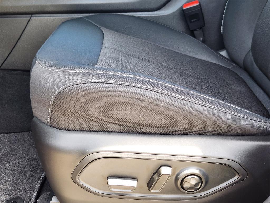 new 2025 Jeep Grand Cherokee car, priced at $37,760