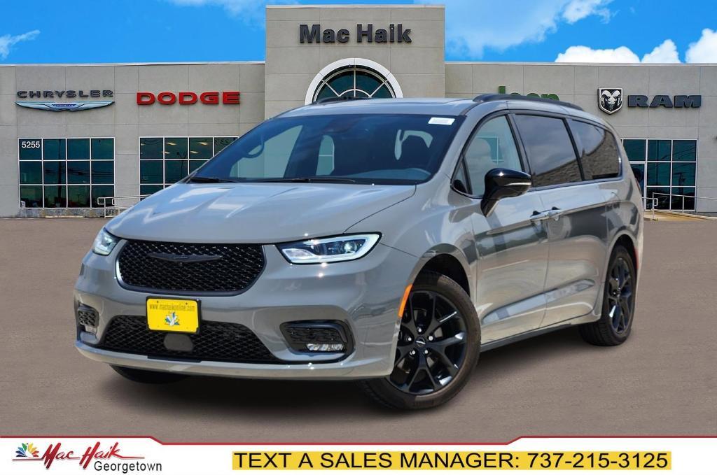 new 2025 Chrysler Pacifica car, priced at $47,797