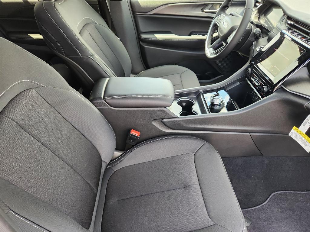 new 2025 Jeep Grand Cherokee car, priced at $37,356