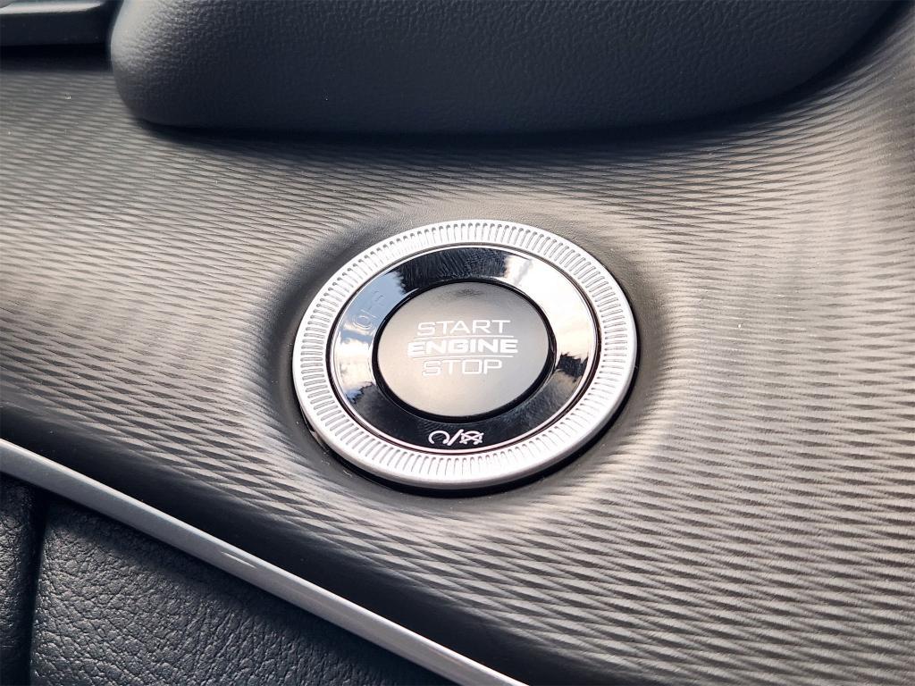 new 2025 Jeep Grand Cherokee car, priced at $37,356