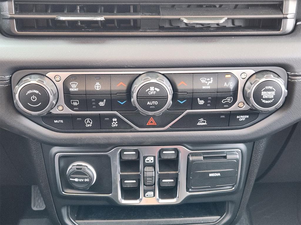 new 2025 Jeep Gladiator car, priced at $41,426