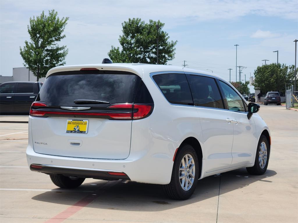 new 2025 Chrysler Pacifica car, priced at $38,196
