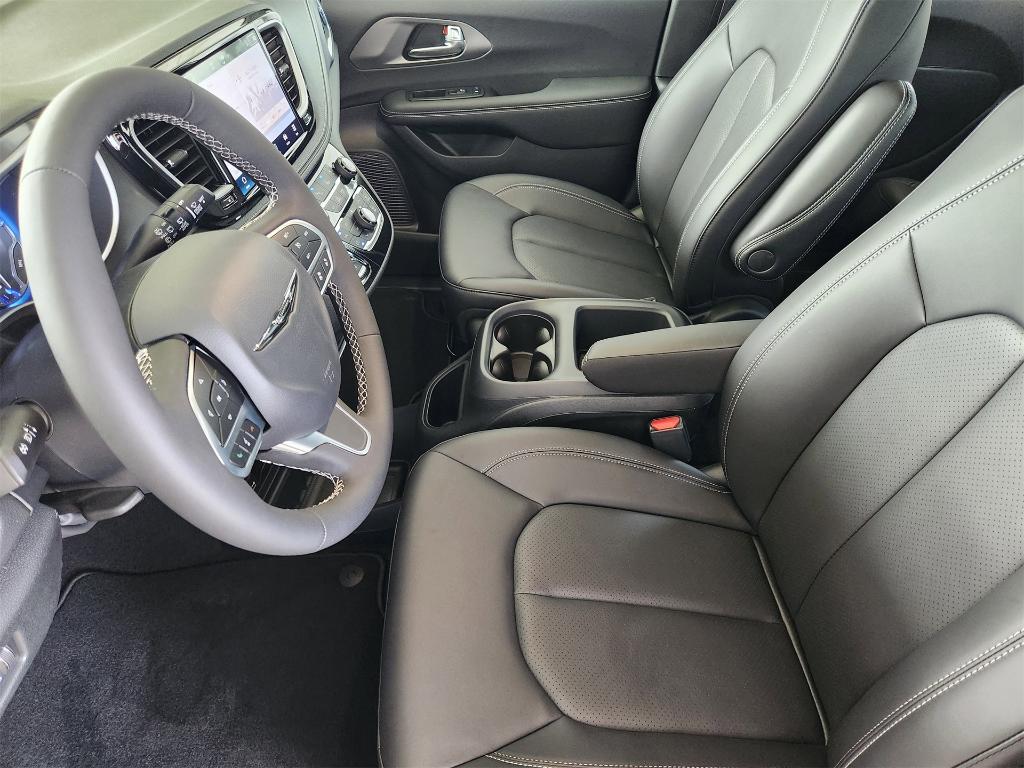 new 2025 Chrysler Pacifica car, priced at $38,196