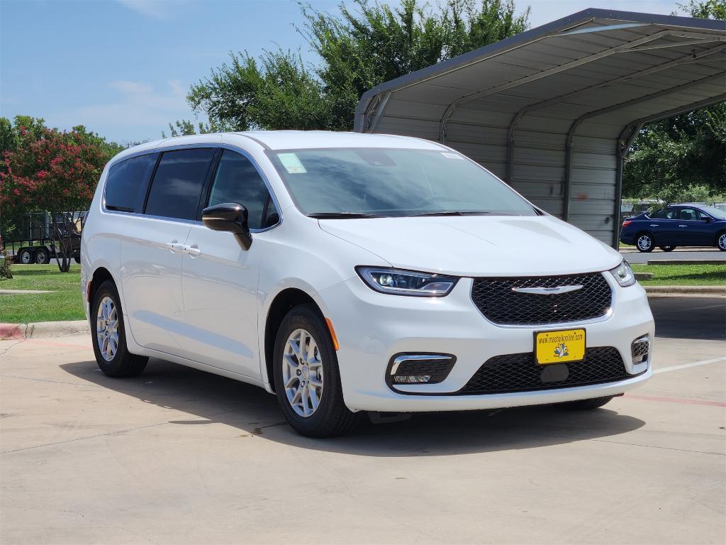 new 2025 Chrysler Pacifica car, priced at $38,196