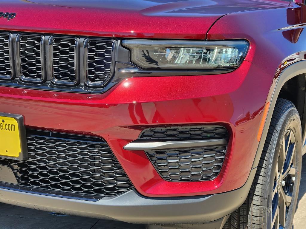 new 2025 Jeep Grand Cherokee car, priced at $40,274