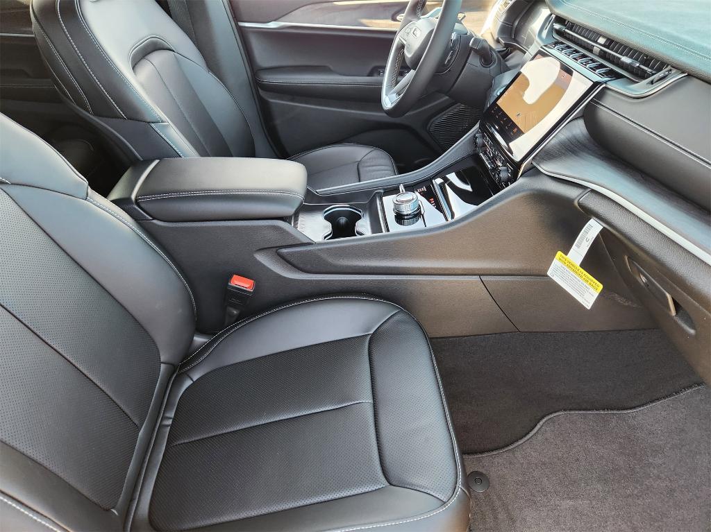 new 2025 Jeep Grand Cherokee car, priced at $48,200