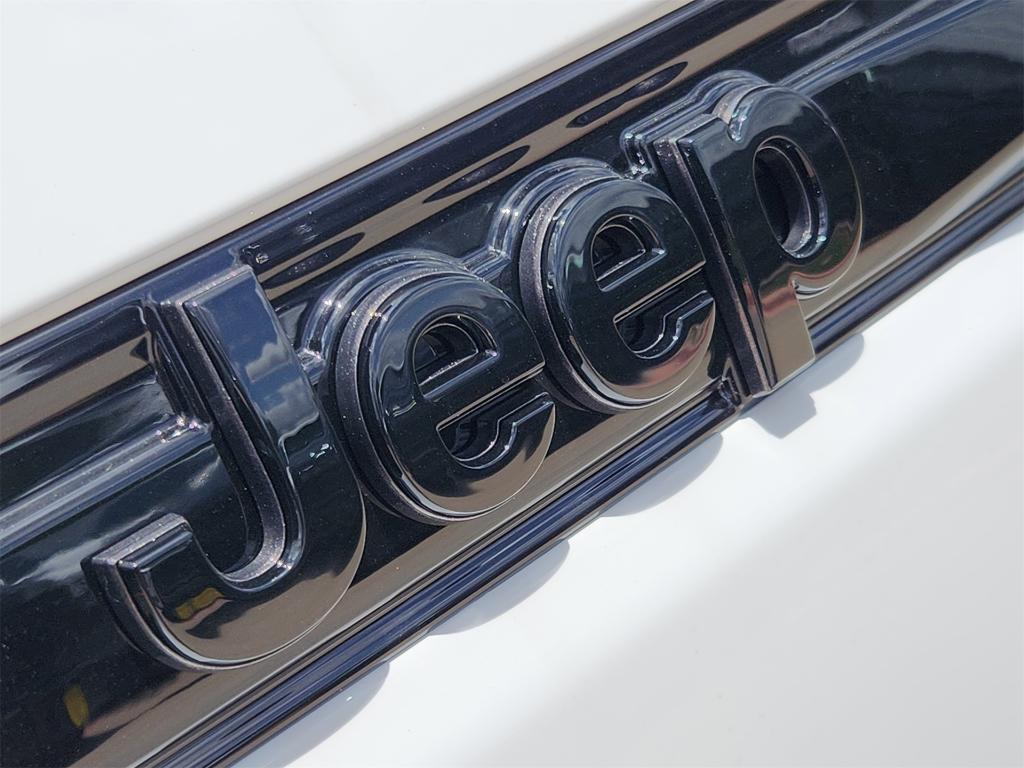 new 2025 Jeep Grand Cherokee car, priced at $38,375