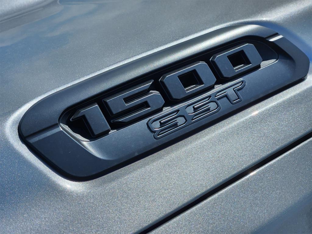 new 2025 Ram 1500 car, priced at $42,418