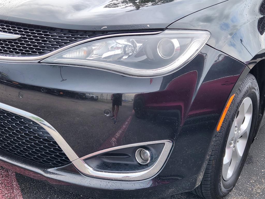 used 2017 Chrysler Pacifica car