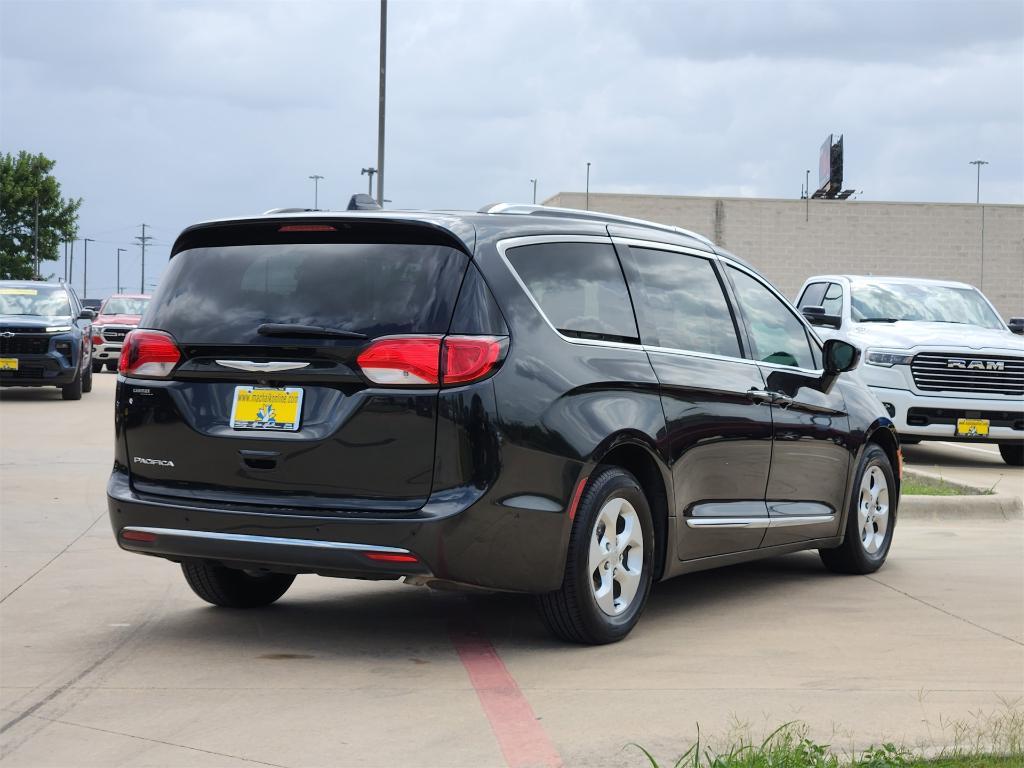 used 2017 Chrysler Pacifica car