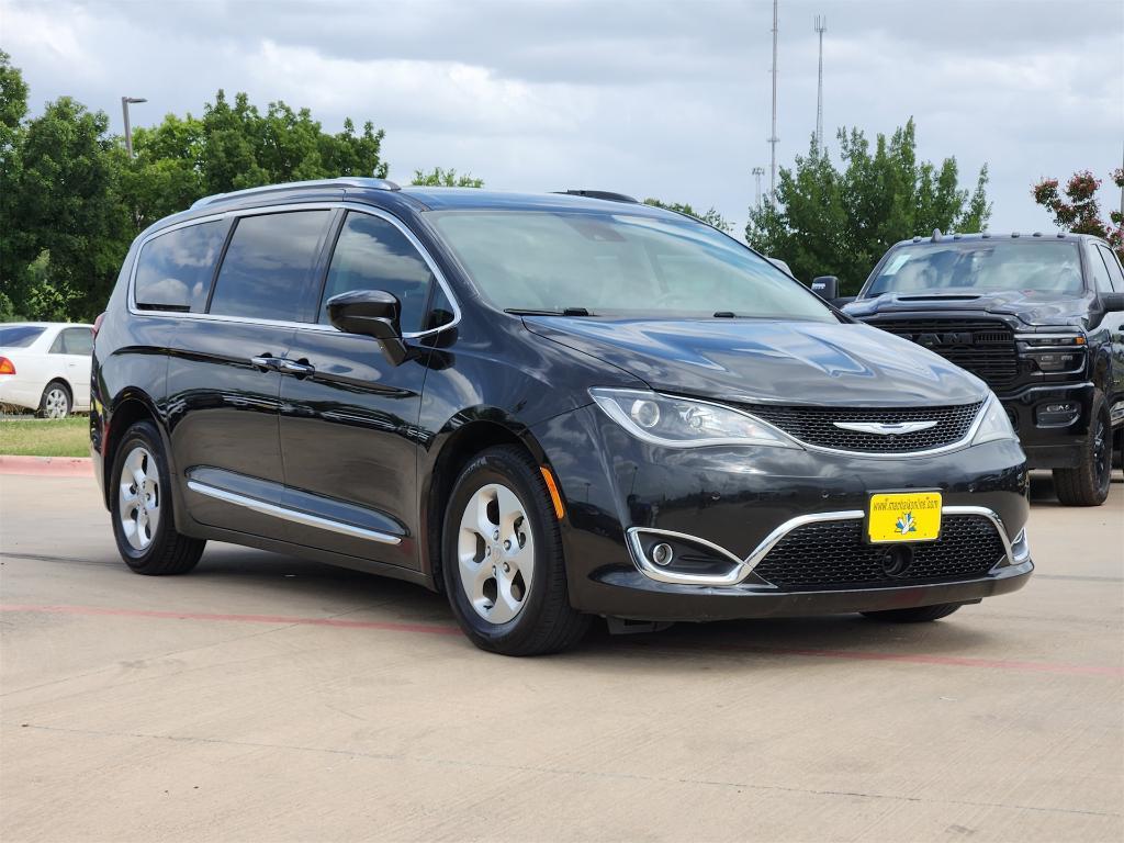 used 2017 Chrysler Pacifica car