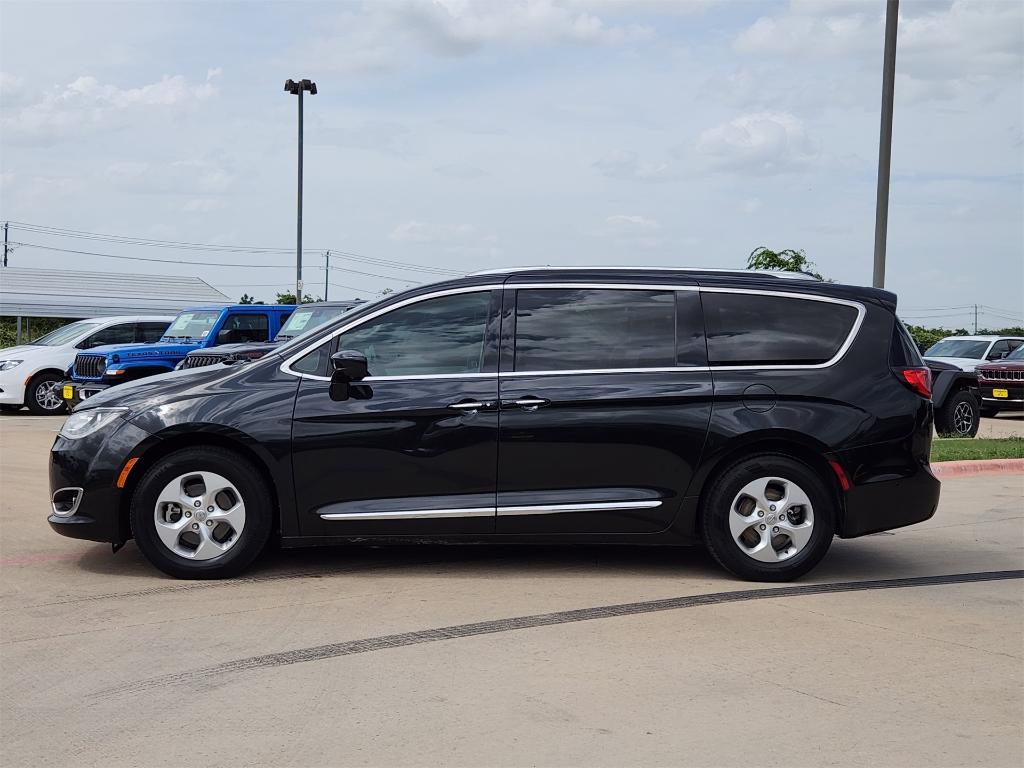 used 2017 Chrysler Pacifica car