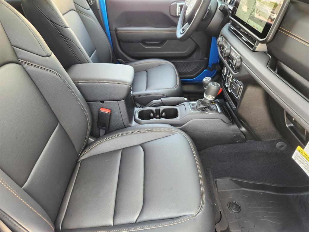 new 2025 Jeep Gladiator car, priced at $41,426