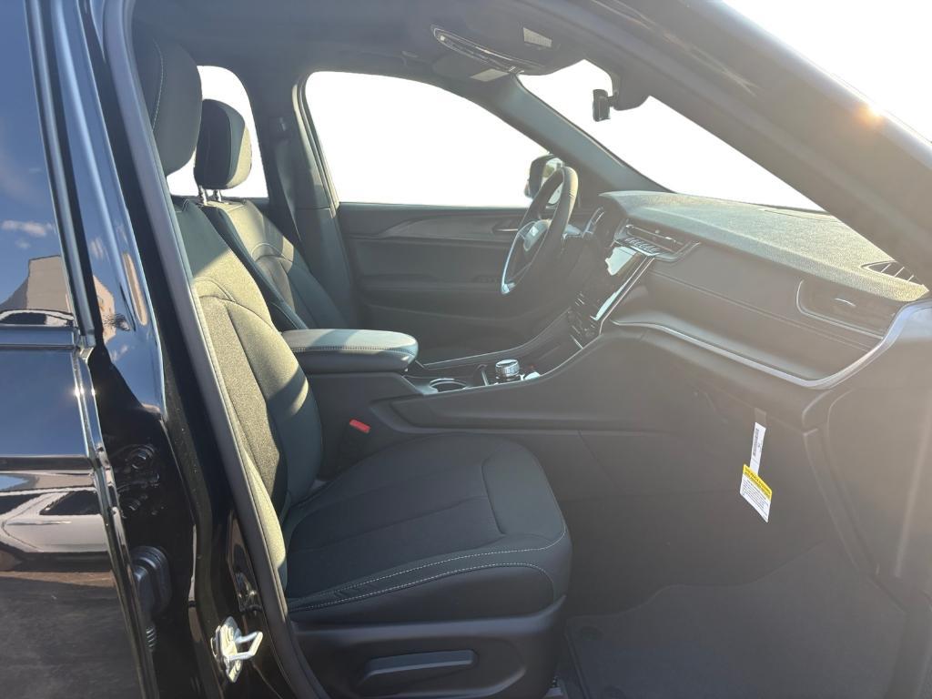 new 2025 Jeep Grand Cherokee car, priced at $36,106