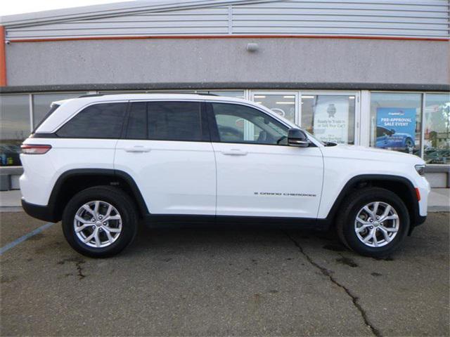 used 2022 Jeep Grand Cherokee car, priced at $32,393