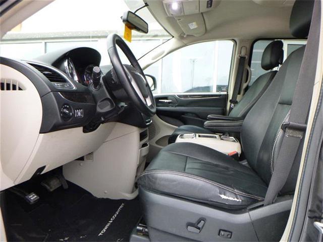 used 2015 Chrysler Town & Country car