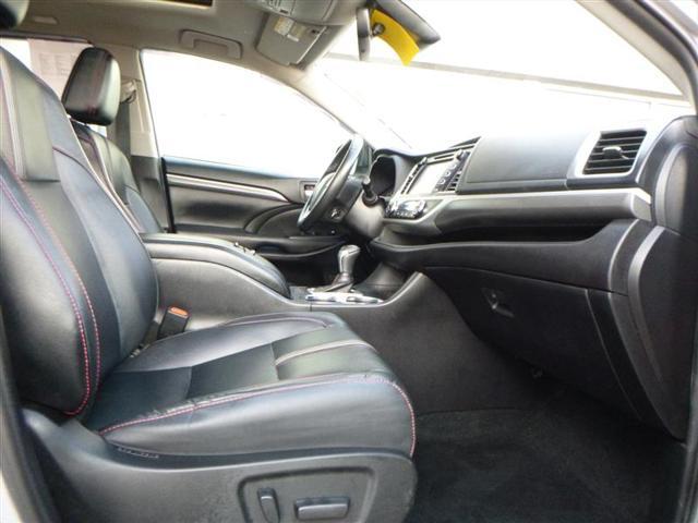 used 2019 Toyota Highlander car, priced at $22,723