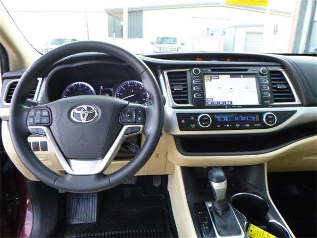 used 2018 Toyota Highlander car, priced at $25,994