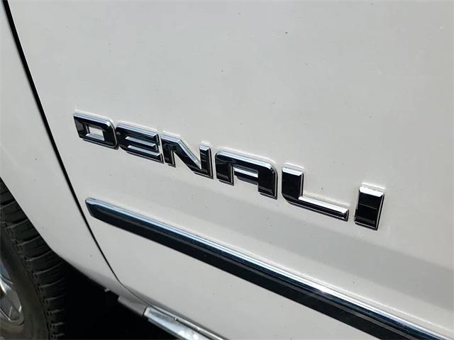 used 2017 GMC Yukon XL car, priced at $25,196