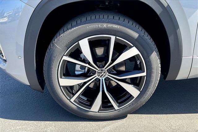 new 2025 Volkswagen Atlas car, priced at $54,244