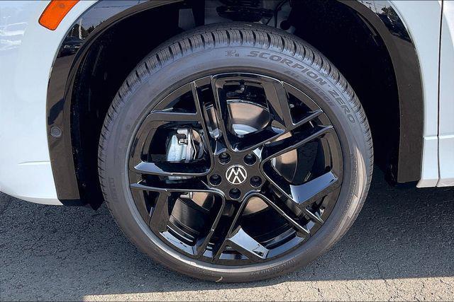 new 2025 Volkswagen Tiguan car, priced at $38,829