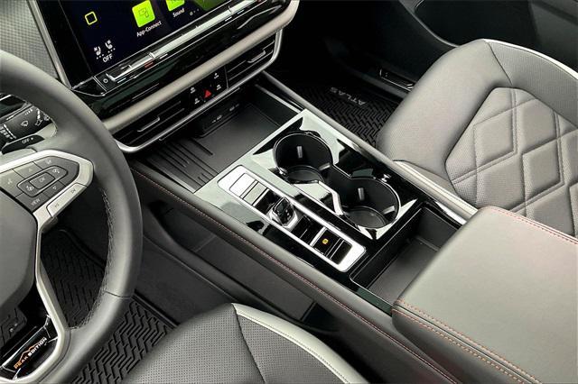 new 2025 Volkswagen Atlas car, priced at $48,059