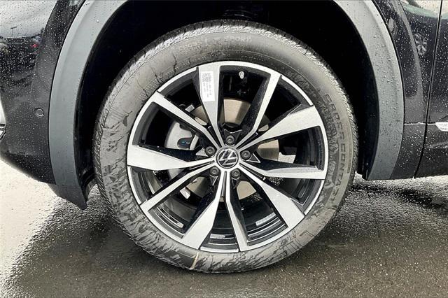 new 2025 Volkswagen Atlas car, priced at $54,439