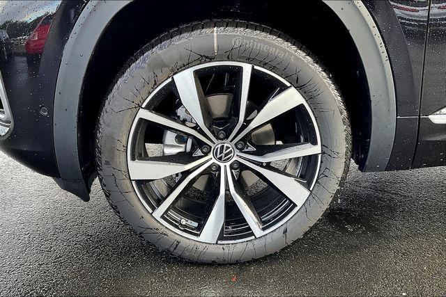 new 2025 Volkswagen Atlas car, priced at $50,172