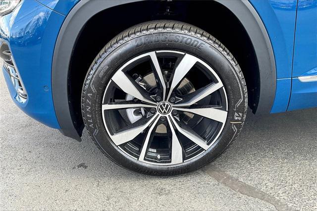 new 2025 Volkswagen Atlas car, priced at $54,439