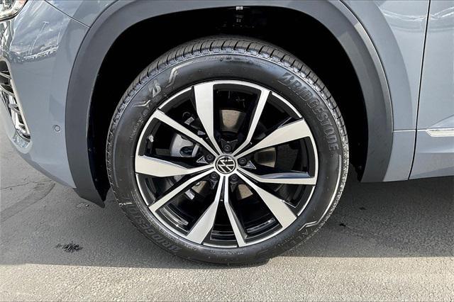 new 2025 Volkswagen Atlas car, priced at $55,394