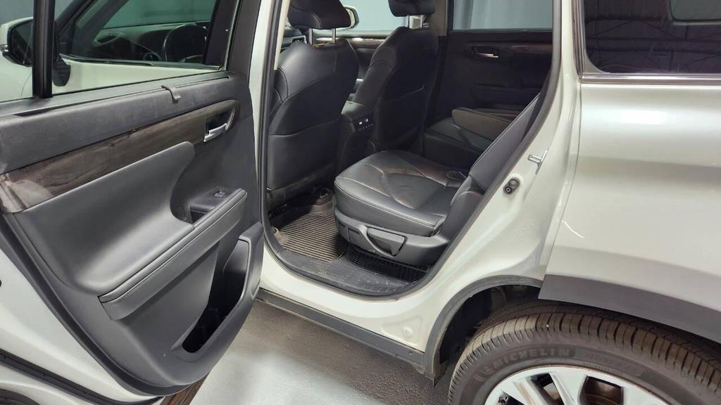 used 2023 Toyota Highlander Hybrid car, priced at $44,995