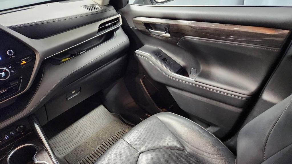 used 2023 Toyota Highlander Hybrid car, priced at $44,995