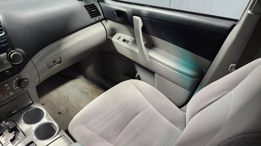 used 2008 Toyota Highlander car, priced at $9,995