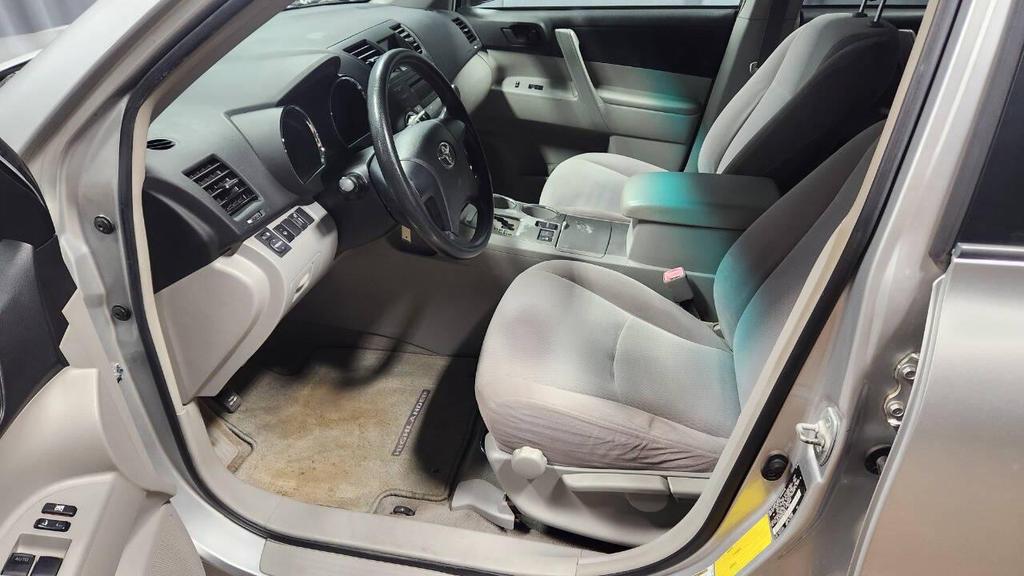 used 2008 Toyota Highlander car, priced at $9,995
