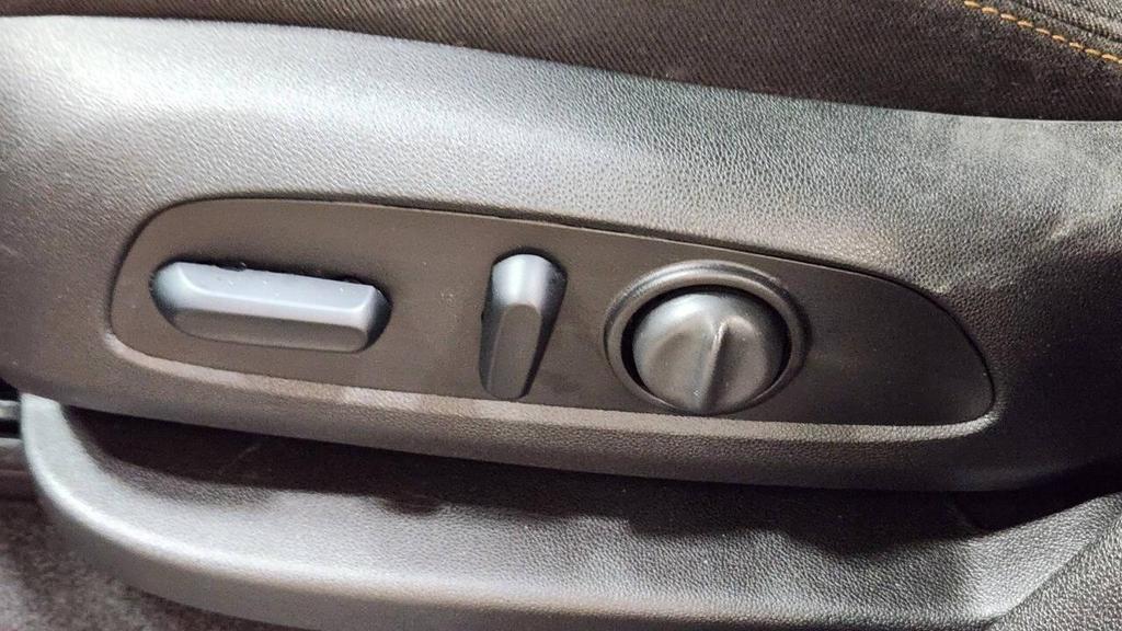 used 2021 Chevrolet Equinox car, priced at $16,995