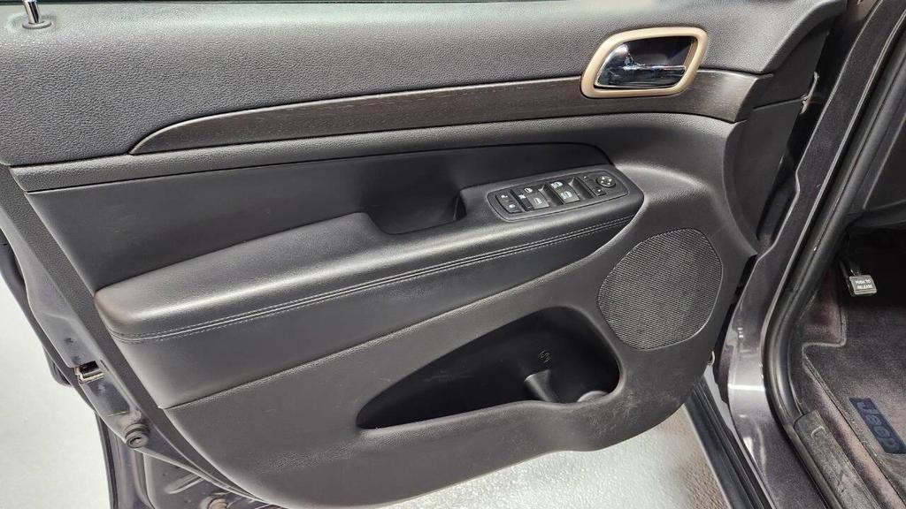 used 2015 Jeep Grand Cherokee car, priced at $10,995