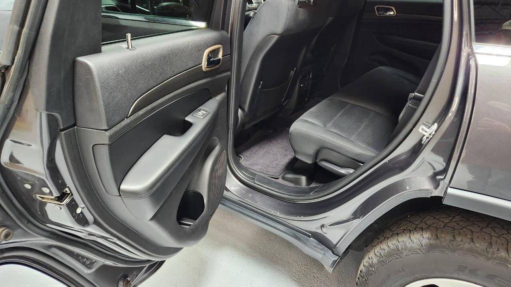 used 2015 Jeep Grand Cherokee car, priced at $10,995