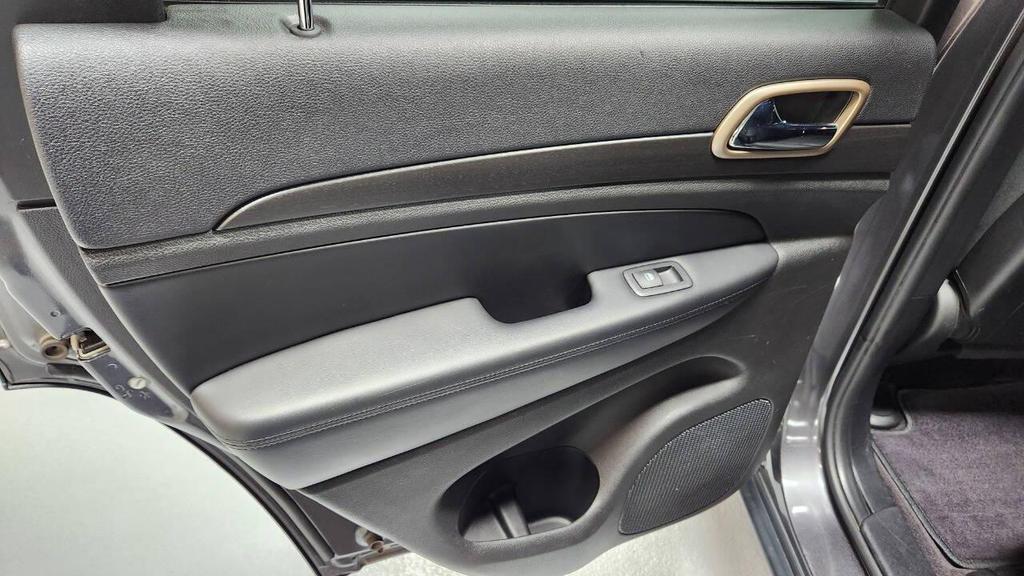 used 2015 Jeep Grand Cherokee car, priced at $10,995