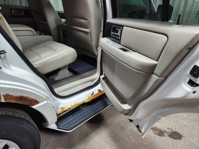 used 2009 Lincoln Navigator car, priced at $7,995