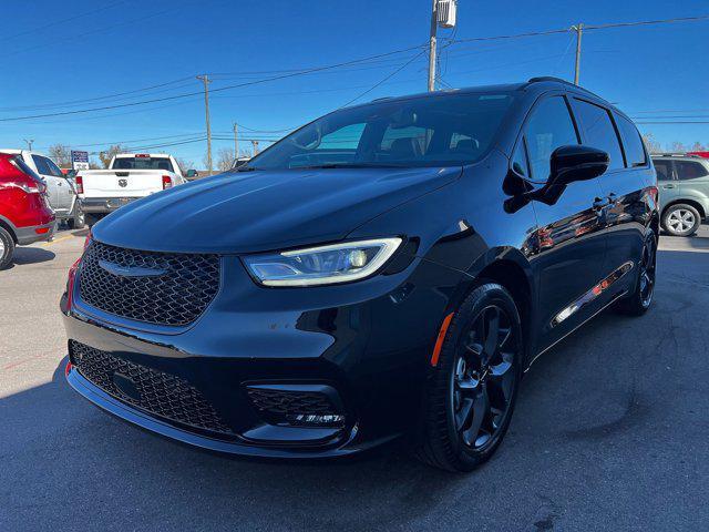 new 2025 Chrysler Pacifica car, priced at $45,407