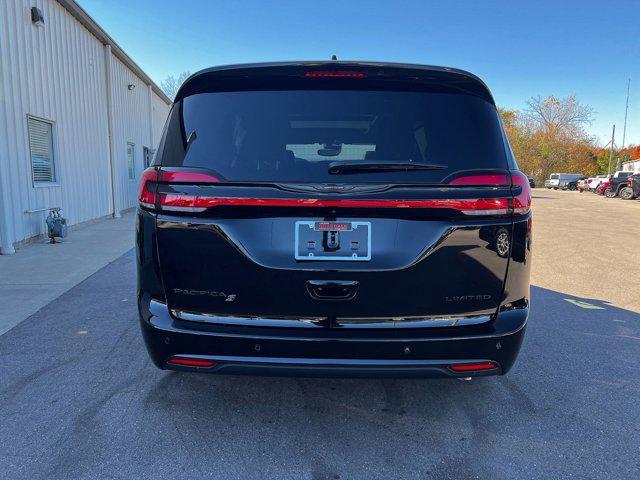 new 2025 Chrysler Pacifica car, priced at $45,407