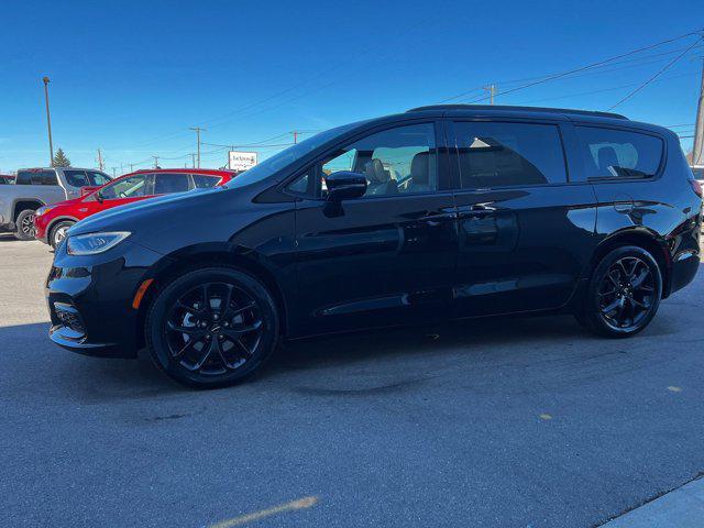 new 2025 Chrysler Pacifica car, priced at $45,407